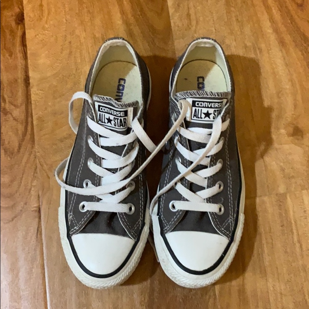 Converse gray size 6 (women’s)